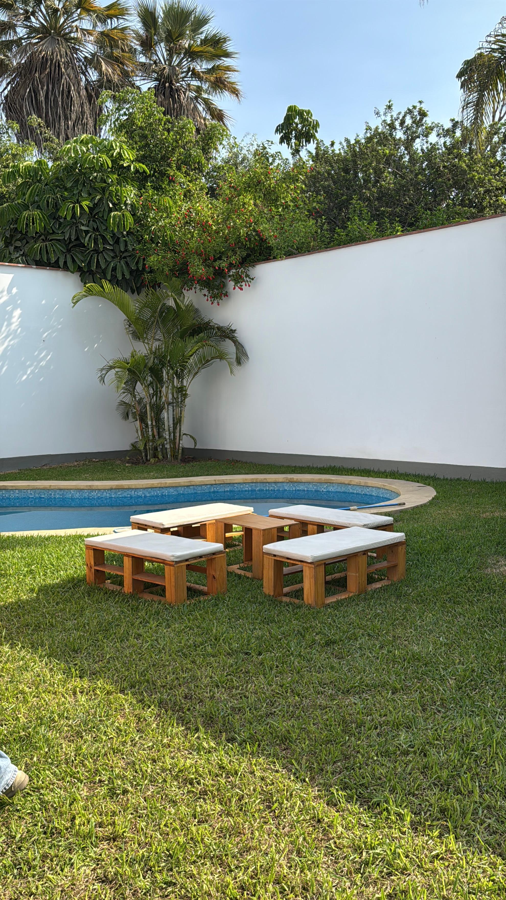 Jardín privado con Piscina en Rinconada del Lago