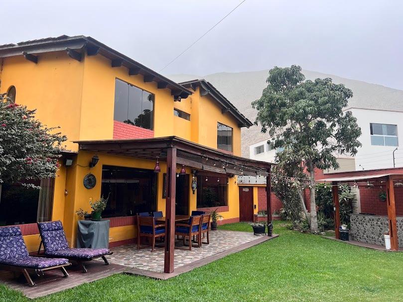 Casa Rústica y Campestre con jardín y piscina en Sol de la Molina