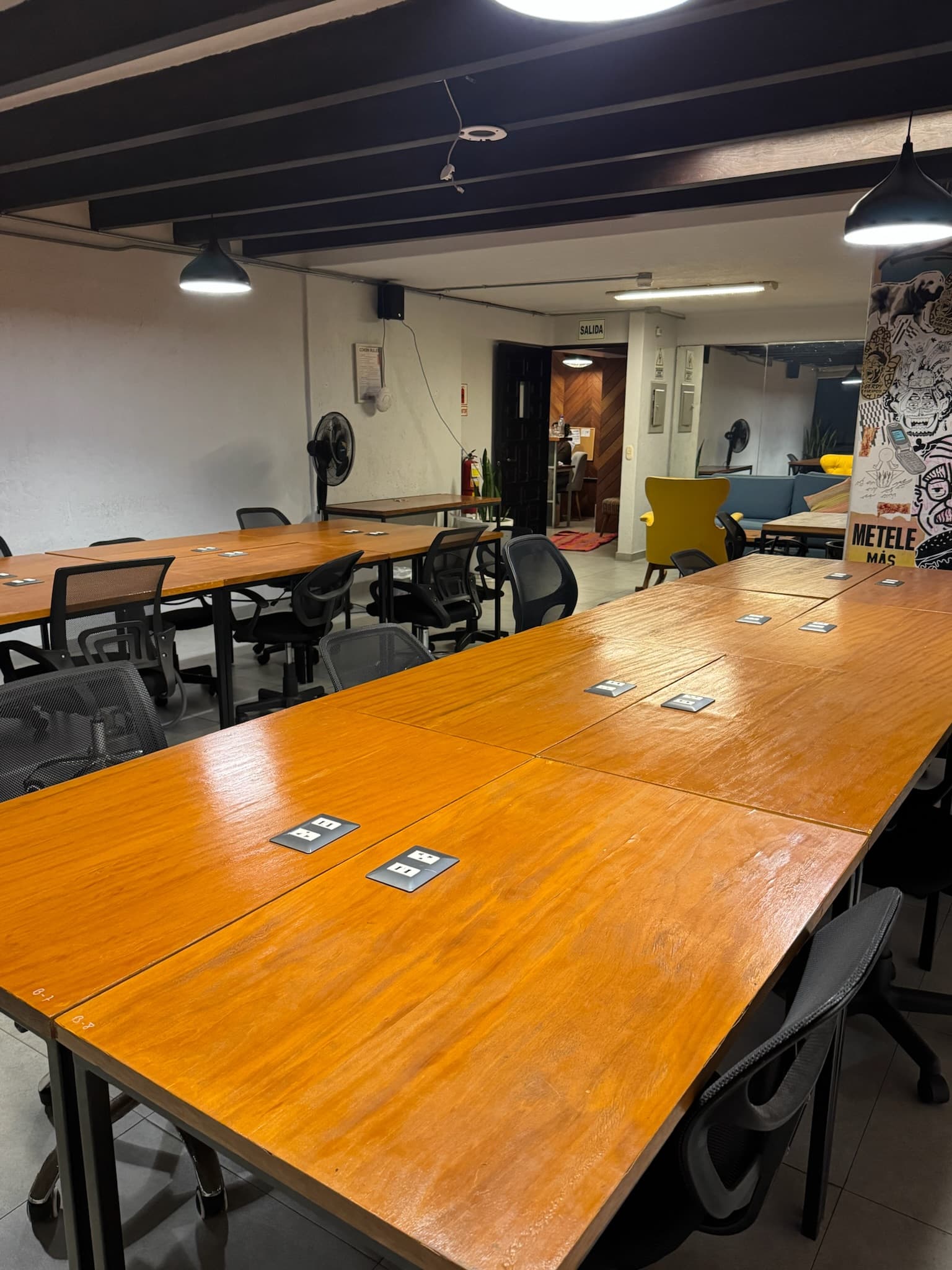 Sala Graffiti: estilo urbano y creativo para workshops y producciones - Imagen 2
