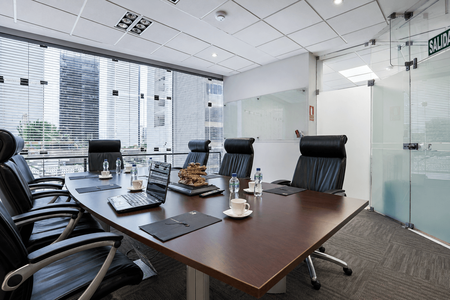 Sala de directorio para 6 personas en Miraflores - Imagen 2