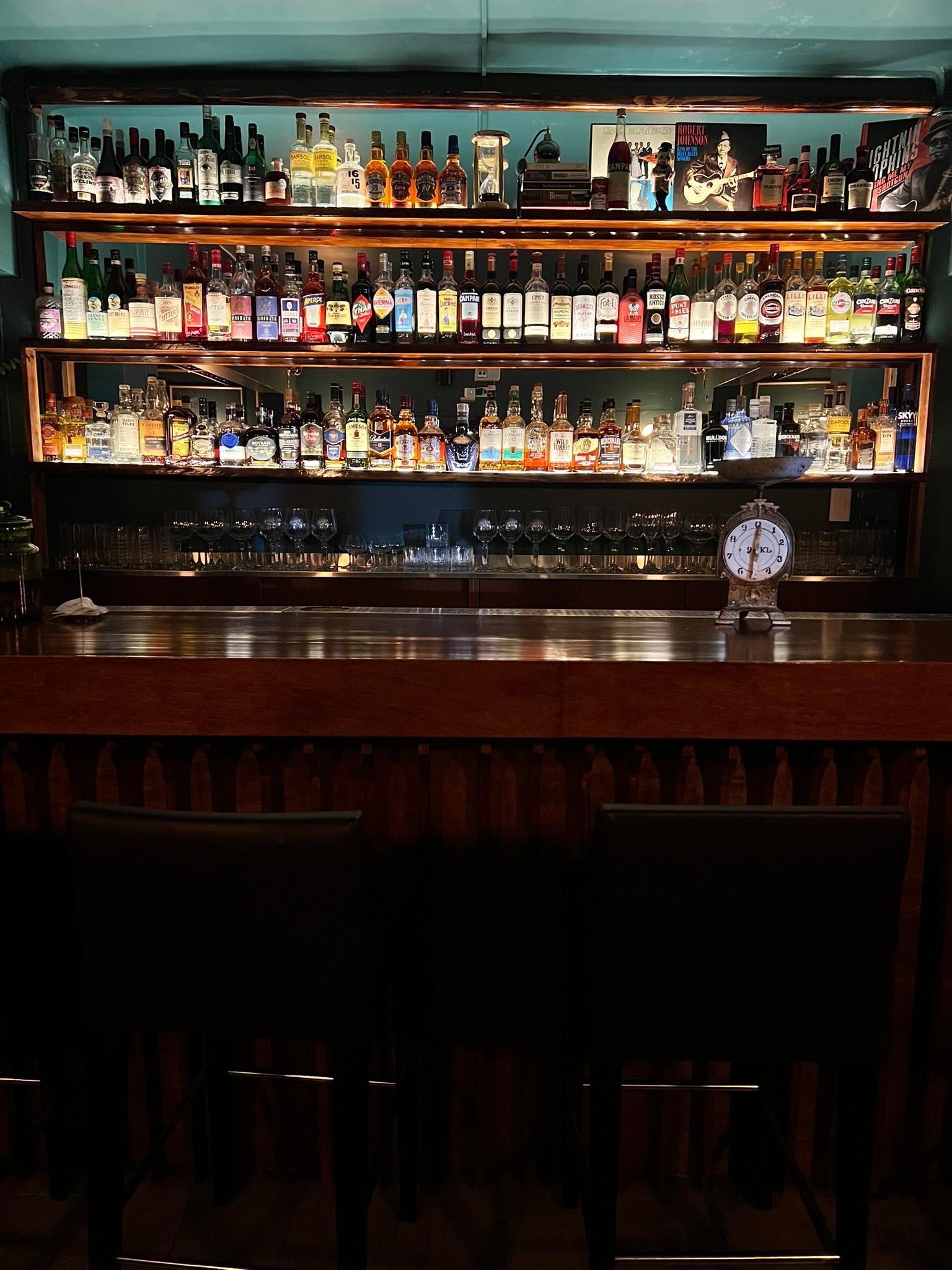 Bar estilo inglés de los años 30 en el centro de Miraflores 