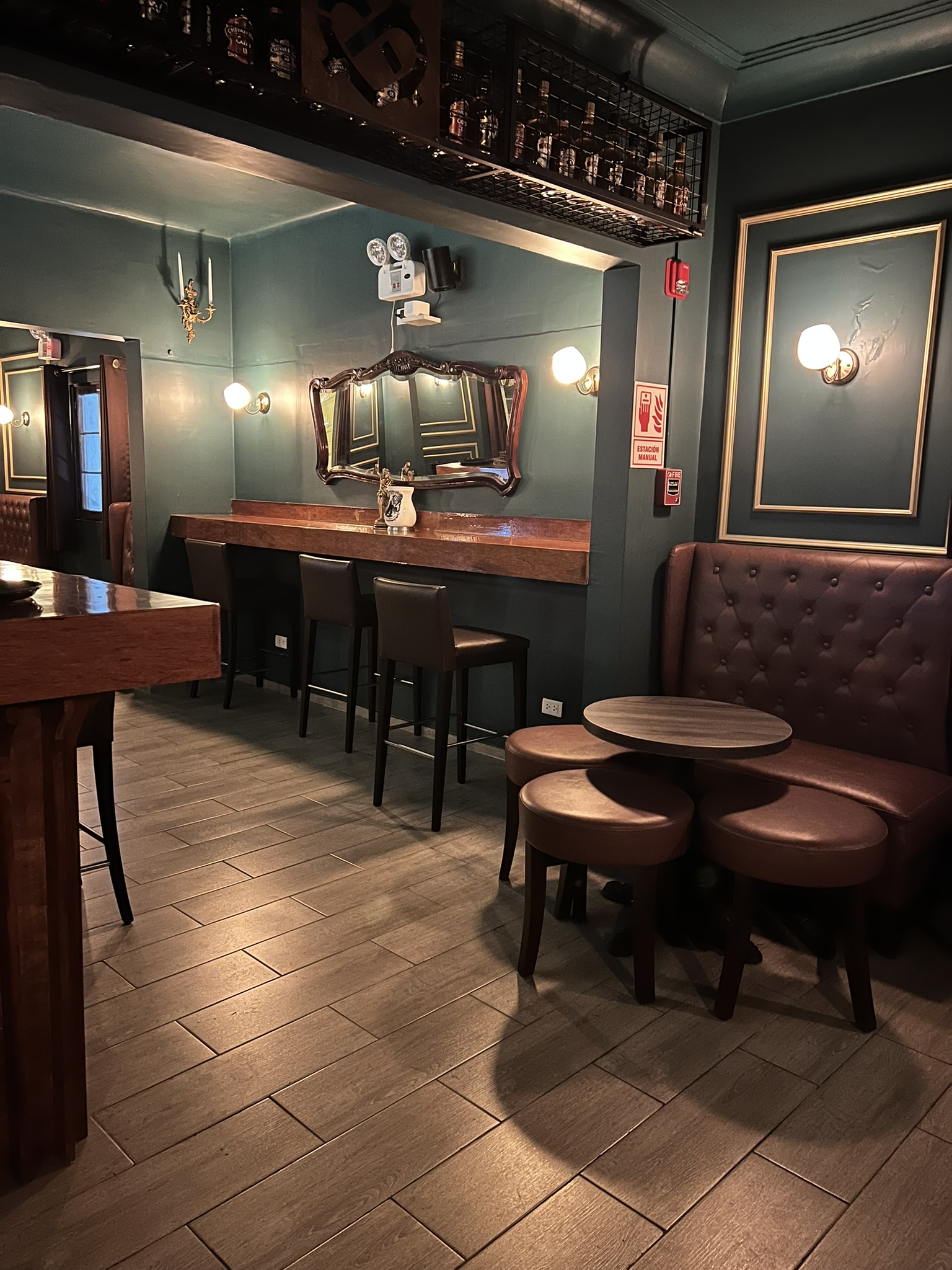Bar estilo inglés de los años 30 en el centro de Miraflores 