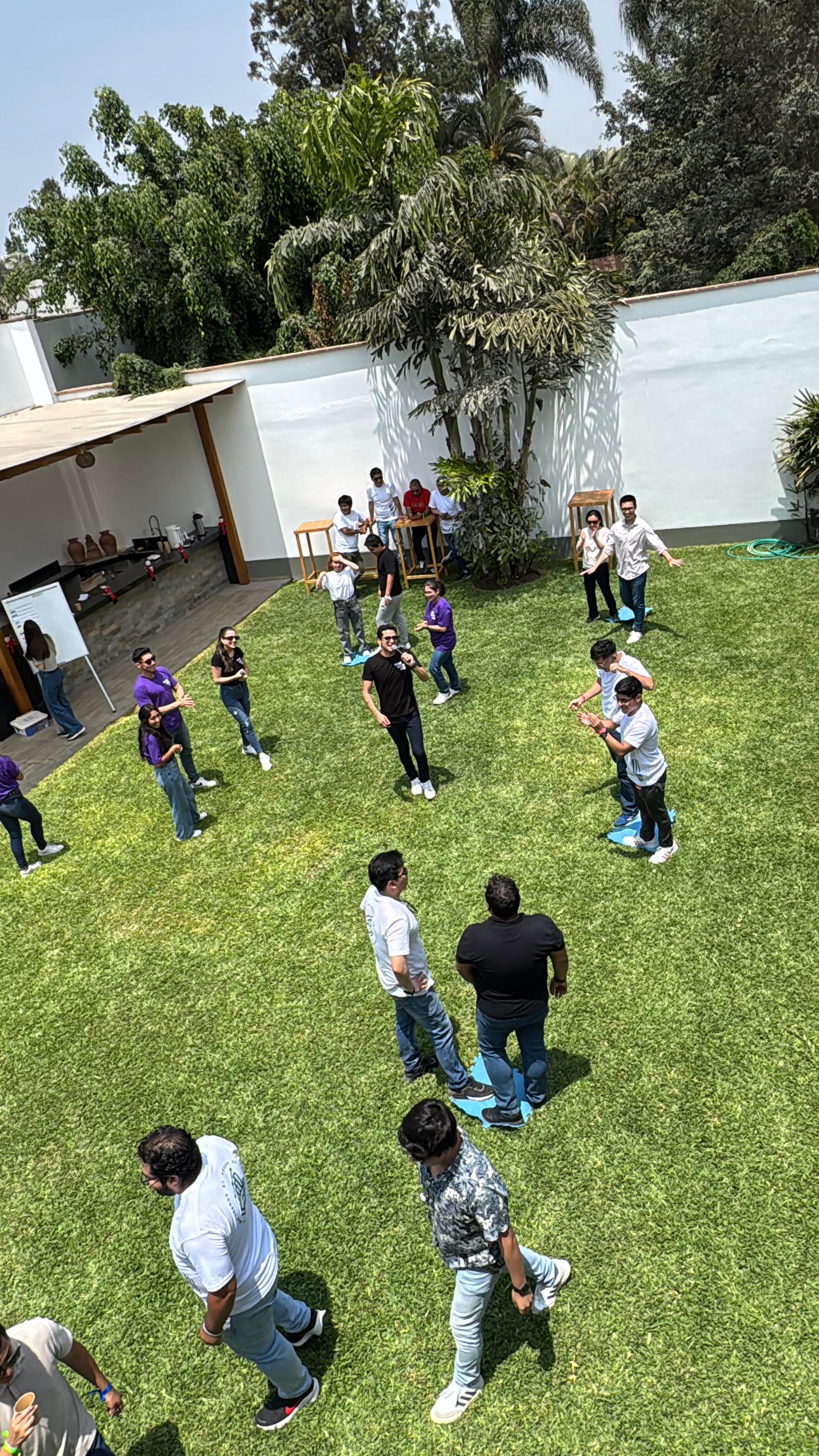 Jardín privado con Piscina en Rinconada del Lago - Imagen 3 de 4