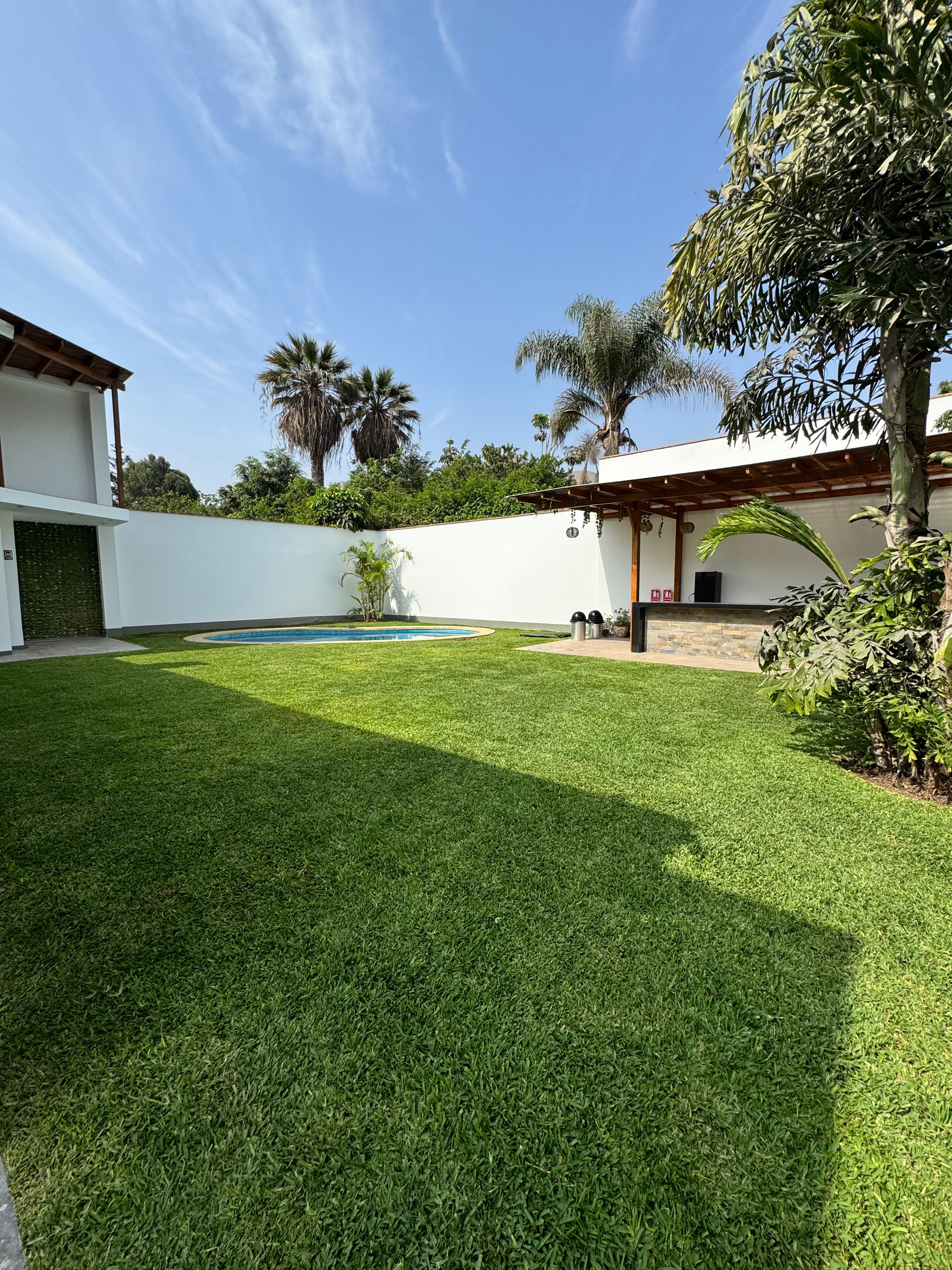 Jardín privado con Piscina en Rinconada del Lago - Imagen 4 de 4
