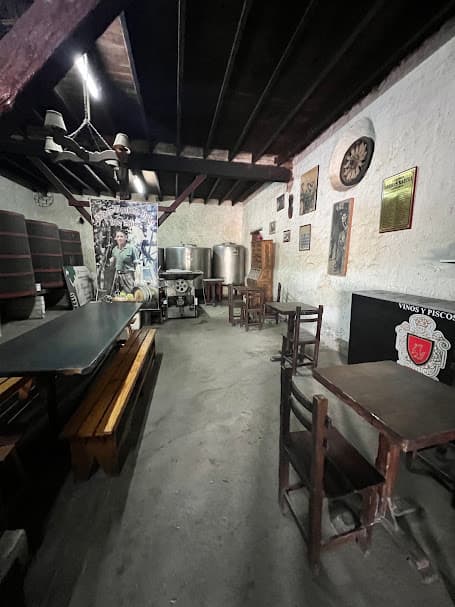 Bodega Vinícola Histórica y Oculta en Surco - Imagen 2 de 5