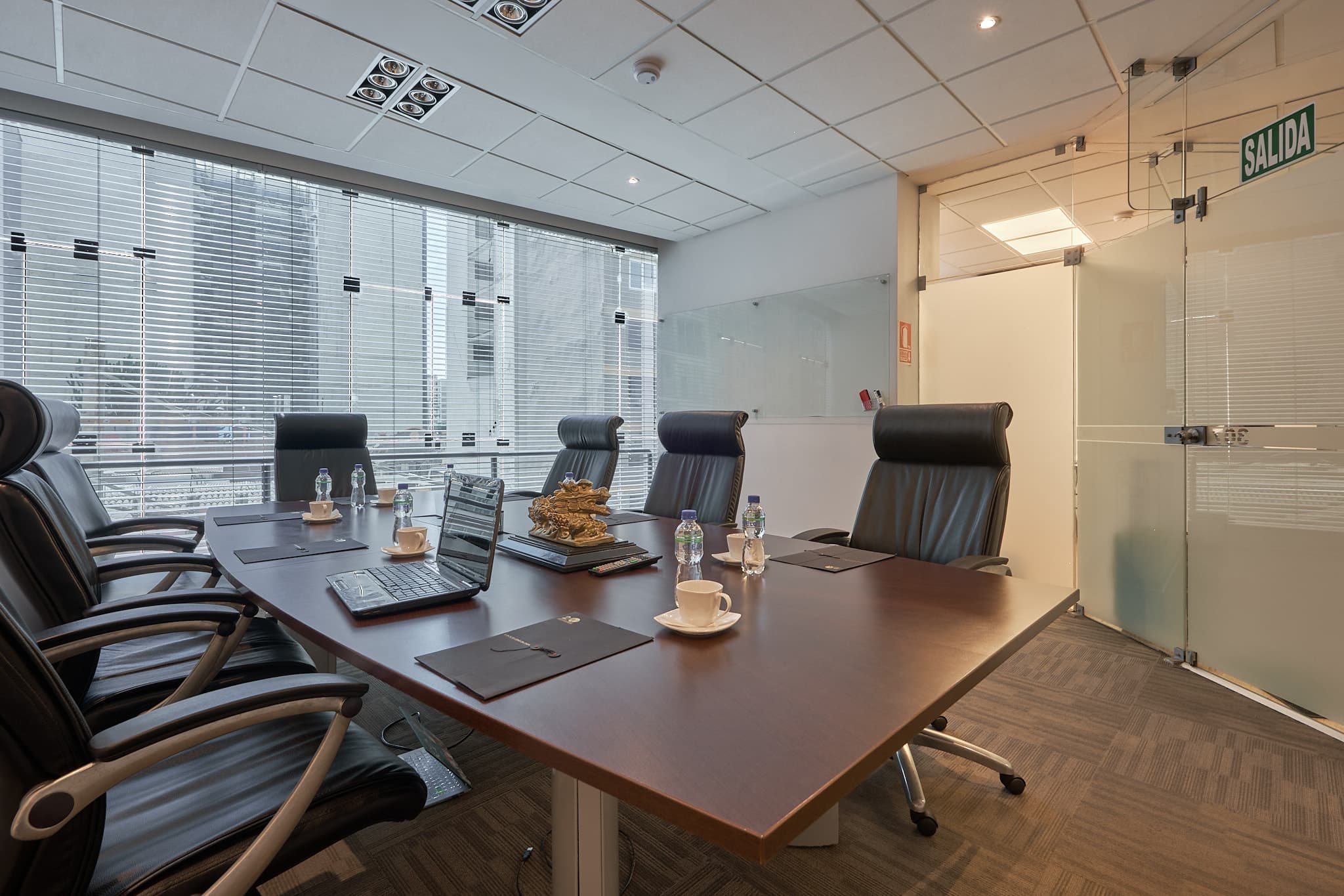 Sala ejecutiva para reuniones estratégicas en Miraflores - Imagen 3 de 5