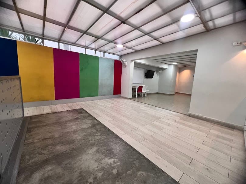 Salón multicolor academia: amplios y listos para tus talleres - Imagen 5 de 5