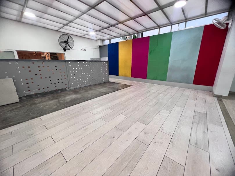 Salón multicolor academia: amplios y listos para tus talleres - Imagen 2 de 5